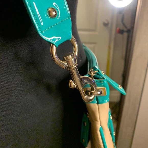 Sondra Roberts | Crossbody Satchel Purse - Picture 10 of 14